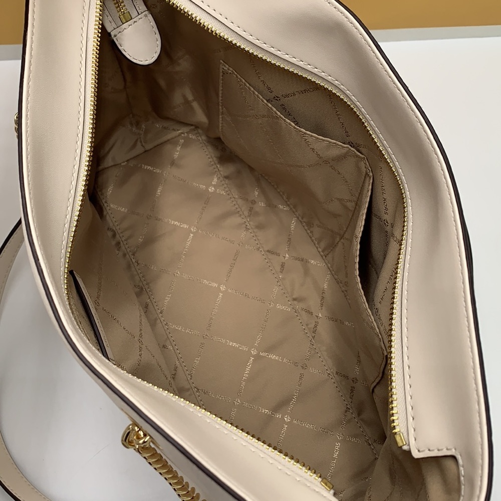 MICHAEL KORS Medium Front Pocket Shoulder Chain Tote & THREE QUARTER ZIP WALLET - Picture 15 of 16